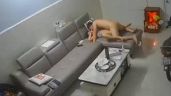 黑客破解家庭网络摄像头 摄像头偷拍啪啪啪合集 惊现女同舔逼 边上还躺着一个人