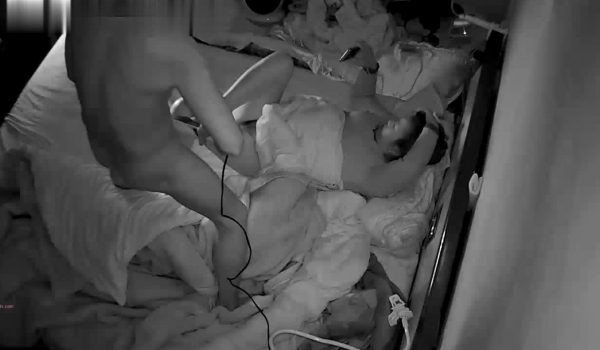 【破解摄像头】家庭摄像头偷拍录像合集第2期53V 亮点 女友给摸奶不给脱内裤真憋