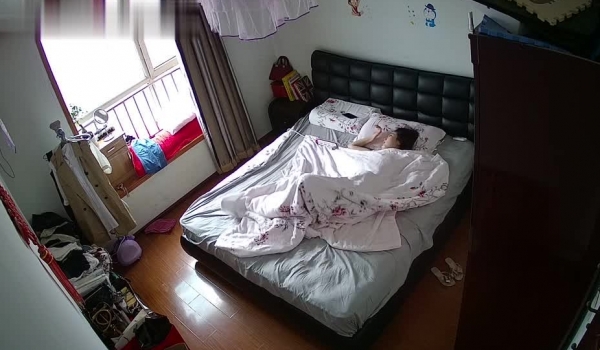 骇客破解家庭探头窥视辑不同年龄夫妻居家性爱生活孤寂人妻手淫辣妈哺乳更衣完整版