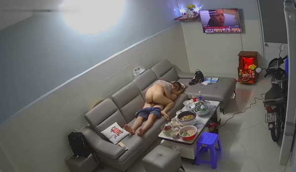 【精品TP】家庭网络破解摄像头偷窥记录 刚怀孕几个月的孕妇 止不住的性欲4V