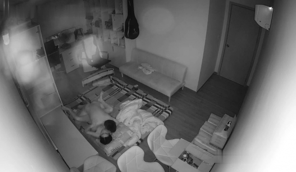 黑客 ️破解家庭网络摄像头偷拍高颜值年轻情侣 四个月时间频繁做爱！