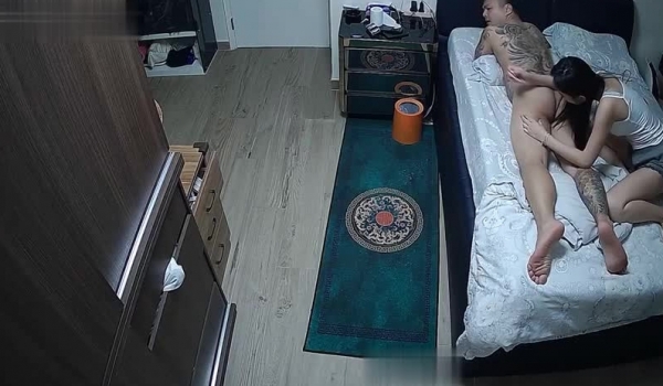 黑客破解家庭网络摄像头偷拍 ️颜值天花板 美丽小姐姐被纹身黑老大情夫蹂躏