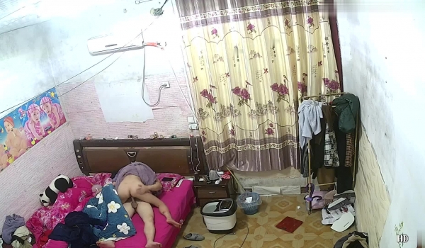 新流出黑客破解【家庭摄像头】新婚小夫妻 上来就是扒内裤一顿操