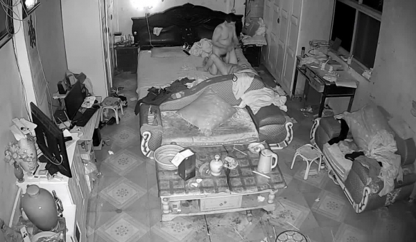 《家庭摄像头破解》不同场景偷窥多位夫妻各种姿势啪啪啪