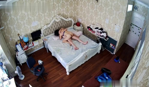 黑客破解家庭摄像头偷拍 ️干部模样胖叔中午熘回家和媳妇干一炮