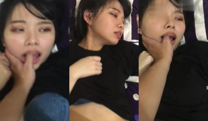 《台湾情侣泄密》漂亮大三学妹被金主爸爸调教的视讯被有心人曝光
