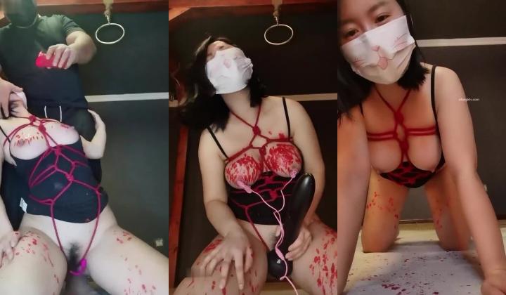 重口味调教，【烛与小可】怪怪美少女~捆绑滴蜡 sm调教羞辱鞭打~~！电击 滴蜡 踩踏极尽性虐!!