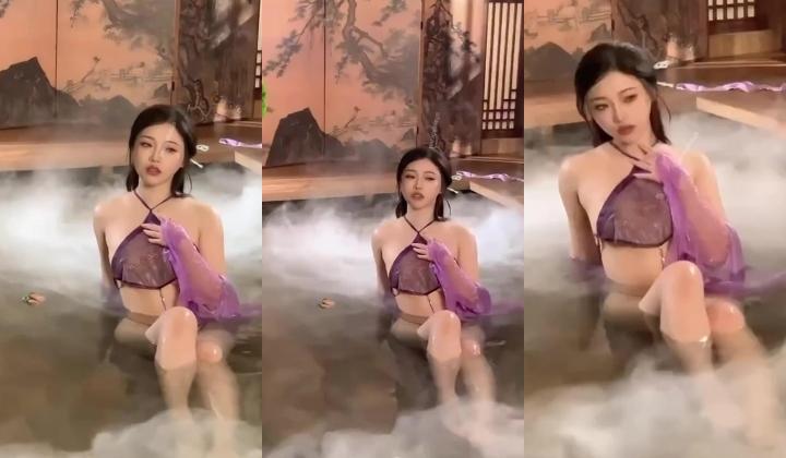高人气PANS头牌女神模特【西门小玉】大尺度私拍视图四弹，各种露奶露逼情趣装，亮点是摄影师全程P