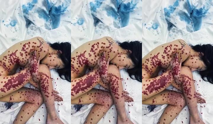 高人气PANS头牌女神模特【西门小玉】大尺度私拍视图四弹，各种露奶露逼情趣装，亮点是摄影师全程P