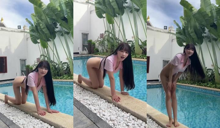 【爆乳女神 ️究极核弹】秀人顶流巨乳女神『朱可儿』十一月最新西双版纳超性感条纹泳衣凸点勒B 十分