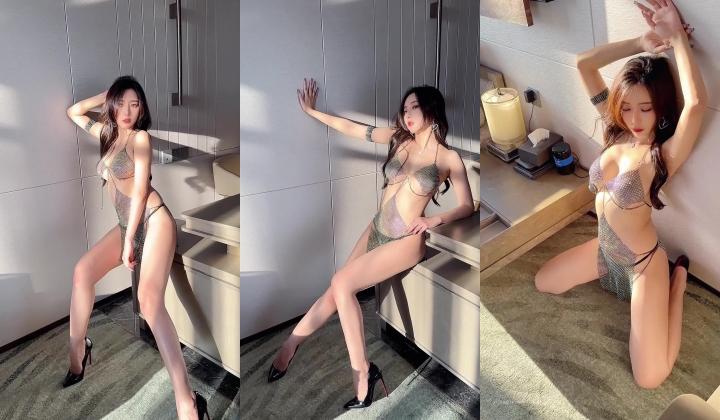 秀人网（中国内地影视女演员、模特）【王馨瑶】不上架啪啪剧情漏鲍 写真 花絮视频，在老板的办公室里