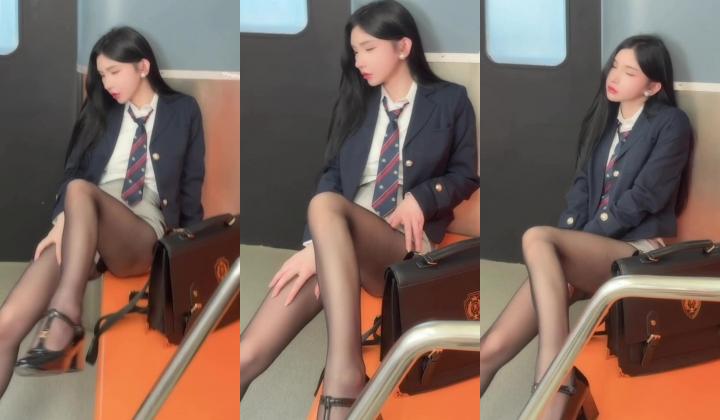 【超美女神 ️假戏真做】秀人最骚嫩模『周于希』最新高价大尺度剧情私拍 色诱邻居老公 校园霸凌被儿