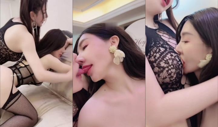 秀人网红，【潮喷高射炮】秀人网红李丽莎 潘娇娇 不上架私拍，沾了圣水的手互舔骚得一批