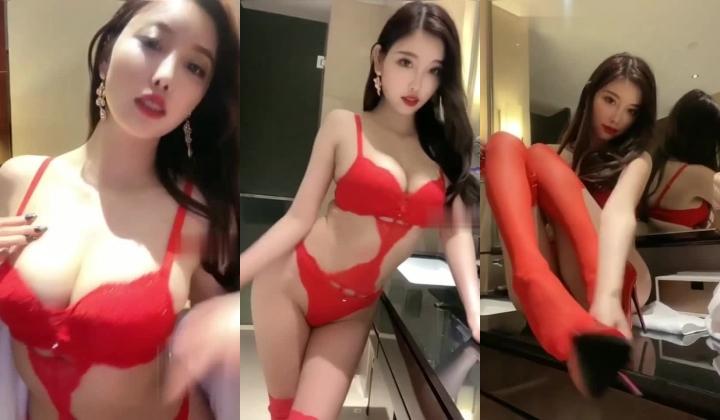 【超美颜值 ️美艳女神】秀人超人气女神『杨晨晨』露脸脱内衣半裸诱惑 浴室做爱喷血 脱内衣高颜巨乳