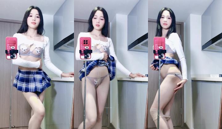 秀人网模特极品清纯女神【糖豆】诱惑私拍~露三点 学生制服透明可爱小内内道具手指自摸~炸裂