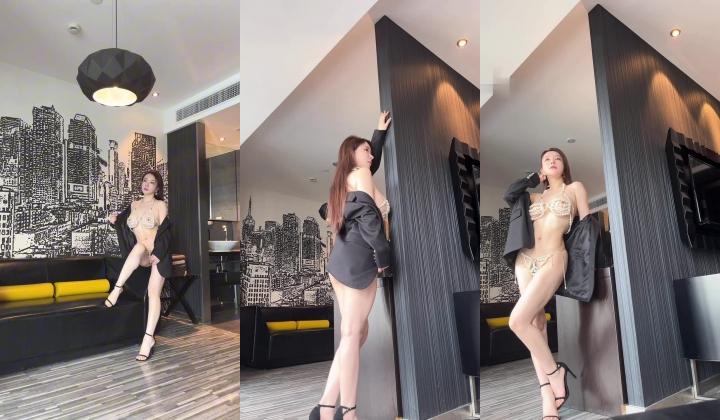 秀人网【雨儿酱（雨儿baby）】，极品美女 珍珠情趣 大尺度漏点 奶子真美真白真大