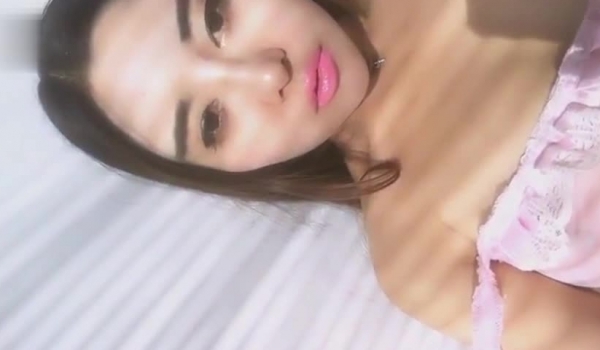 撸管推荐88元买来的秀人网嫩模李梓熙自慰棒插逼手指抠逼让人草她 开着嗨歌一边扣一边嗨 好会玩