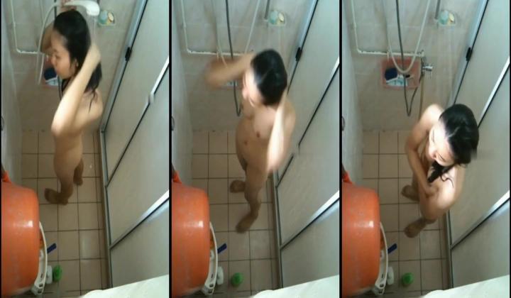 猥琐房东出租房浴室偷安摄像头拍摄租户妹子沐浴