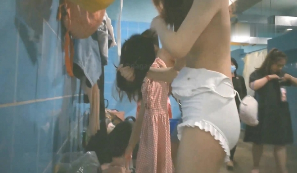 【最新稀缺浴室】多场景浴室温泉会所更衣室偷拍大合集