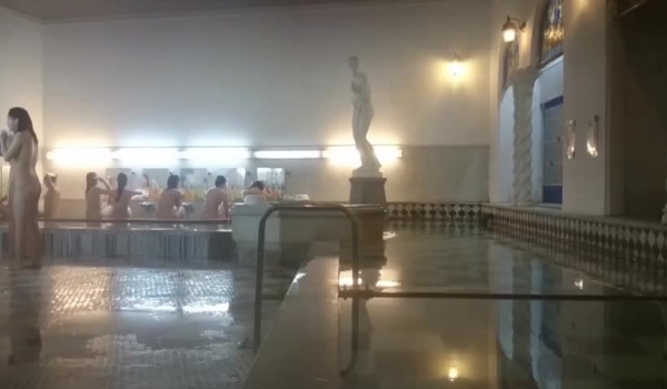 刺激到顶点！校园女生公共浴室 一屋子年轻的肉体身材一个赛一个 发育的很好超诱人