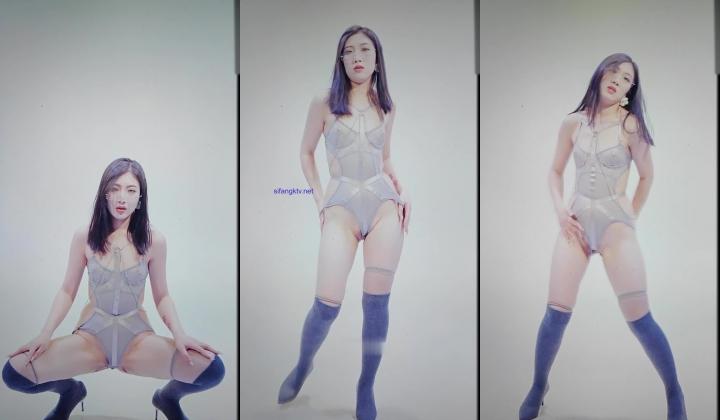 加密破解SPOP舞蹈工作室内购定制版，极品身材白皙女神【小奈】多套情趣装劲曲露逼露奶摇摆挑逗