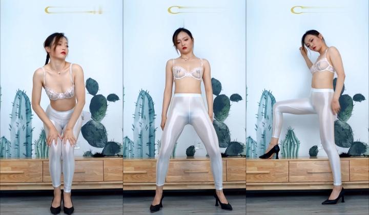 顶级精品！维拉舞团风骚气质小姐姐【瑶瑶】加密特五期，各种情趣透视露毛露奶劲曲热舞，表情抚媚挑逗看