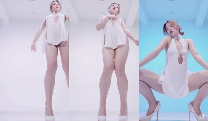 热门SPOP舞蹈工作室加密破解版，极品身材白皙女神【丽莎】露逼露奶情趣装顶胯摇摆挑逗，大长腿阴毛