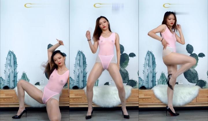 顶级精品！维拉舞团风骚气质小姐姐【瑶瑶】加密特五期，各种情趣透视露毛露奶劲曲热舞，表情抚媚挑逗看硬了
