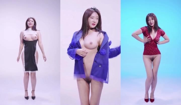 精品分享SPOP舞蹈工作室高清原版，多位极品身材高颜专业舞蹈模特情趣装露奶露逼热舞，表情动作一流