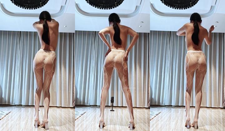 新晋舞团优模，女神级别，完美SEX身材【奶兔】各种撩人情趣，动感裸舞极致慢摇