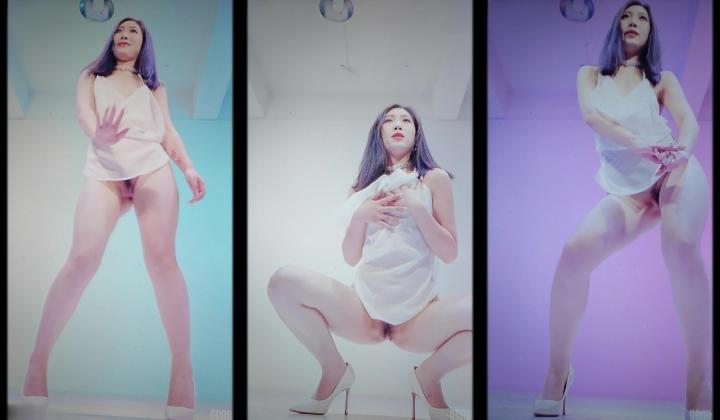 加密破解SPOP舞蹈工作室内购定制版，极品身材白皙女神【小奈】多套情趣装劲曲露逼露奶摇摆挑逗
