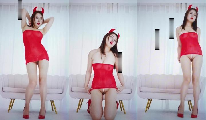新维拉舞团顶流，女人味十足御姐【梦瑶】加密破解，露大奶露美鲍，情趣搔首弄姿，劲曲摇摆挑逗