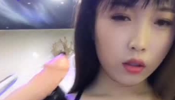 长相很可爱漂亮嫩妹美女主播尤物小仙女9一多大秀 身材不错 奶大屄嫩 大力插穴自慰很是淫荡 高潮喷