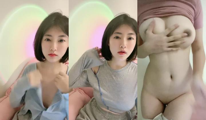 热腾腾新鲜出炉 ️昨晚原创自录七彩直播绿播女神岁岁稀有大秀，隐隐约约粉嫩大白奶子，粉嫩美穴 ️看