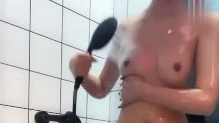 苗条精神小妹【桑桑酱】直播间露底自慰揉奶