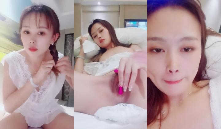 气质超好良家型美女！近期下海大秀！性感睡衣拨开内裤，跳蛋震穴特写，塞入揉搓阴蒂，极度诱惑