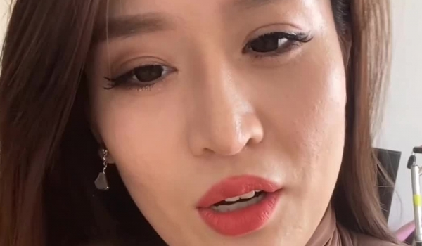 ️精品推荐 ️抖音极品大龄熟女『牛奶秋刀姨』下海直播性情展示12V 讲诉和小哥水性杨花的故事