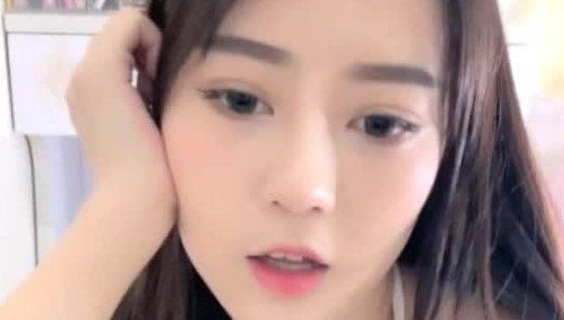 漂亮美女主播李娜宝宝收费大秀 自慰棒大力插穴自慰
