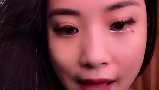 颜值不错新人美女主播穿着开档丝袜 收费直播秀 震动棒激情自慰