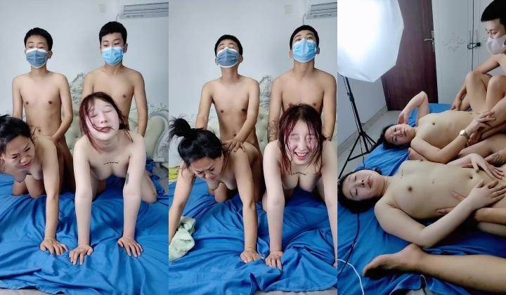 小妹妹和老妈妈激情母女花大秀4P直播，口交大鸡巴揉奶玩逼，被两个小哥一起抽插爆草，浪叫呻吟不止精
