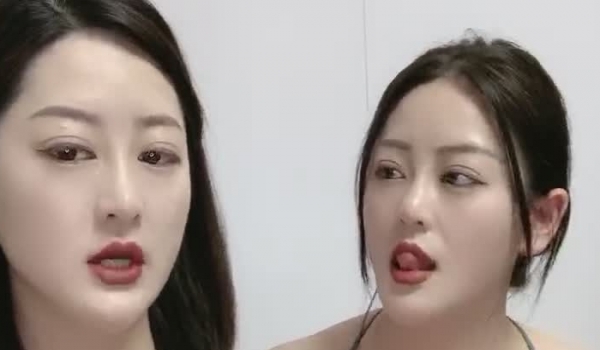 【全网最美双胞胎】极品颜值 高挑身材 最关键是双胞胎两个长相一模一样的美女大秀