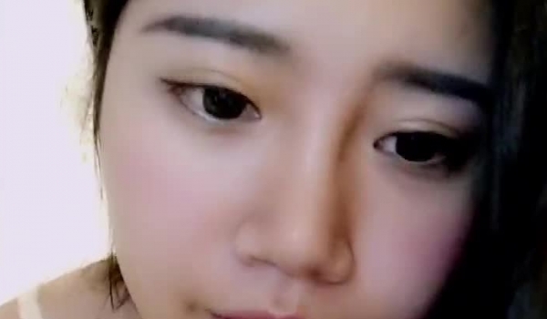 高颜值萌妹子主播骚舞诱惑边跳边脱舔道具JJ沙发上自慰大秀呻吟诱惑不要错过