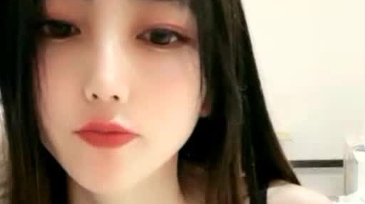 近期下海颜值最高的女神【偶像9分超高纯欲颜值】居然在虎牙做过网红直播，极品大奶子 身材还贼棒，脸