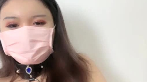 颜值不错丰满妹子道具自慰秀 带着项圈沙发上跳蛋塞入逼逼震动非常诱人
