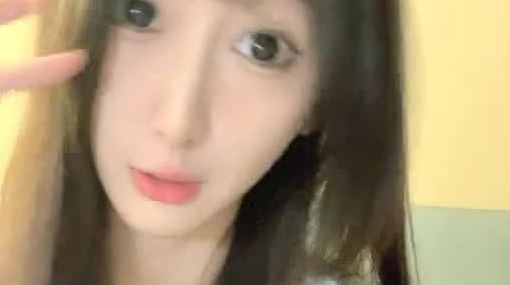 【泡泡咕】撸点极高！！！近期下海，最极品青春漂亮女神，偶像明星般，9分顶级颜值，长腿高挑的身材