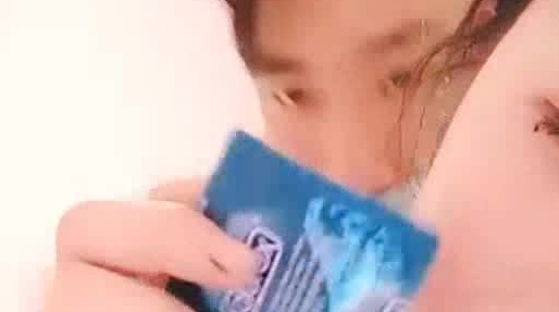 极品网红美女和颜值男友直播操逼刚入行业务不大熟练操的太投入一会就射了