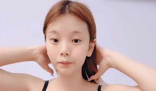 可爱的蝴蝶逼丫头，全程露脸发骚，会的活真不少淫声荡语不断，逼里塞着跳蛋自慰
