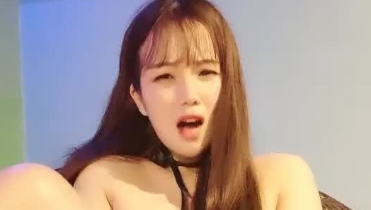 颜值不错美女主播 机器自慰大秀