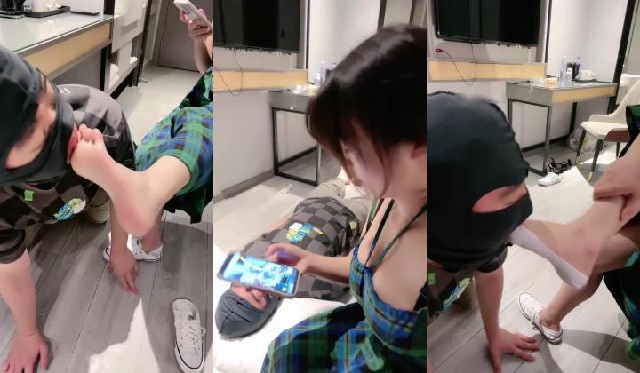 御姐女王调教 套路直播〖娇娇〗脚踩 咀嚼物 踩踏 闻舔船袜，多种刺激玩法SM调教，猎奇极品