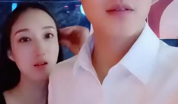 会所前台接待 ️-我胸给你看- ️直播赚钱~姐妹切磋手艺 炮友啪啪，现场教学技师是如何养成的，大